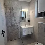 דירה Nea
