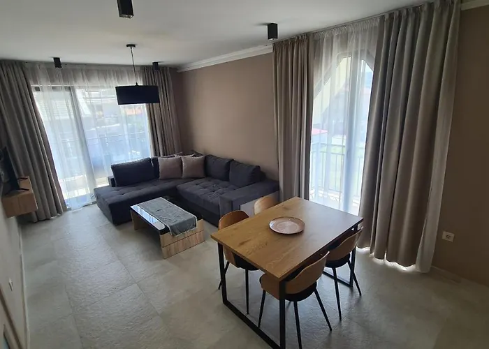 Nea * 阿赫托波尔